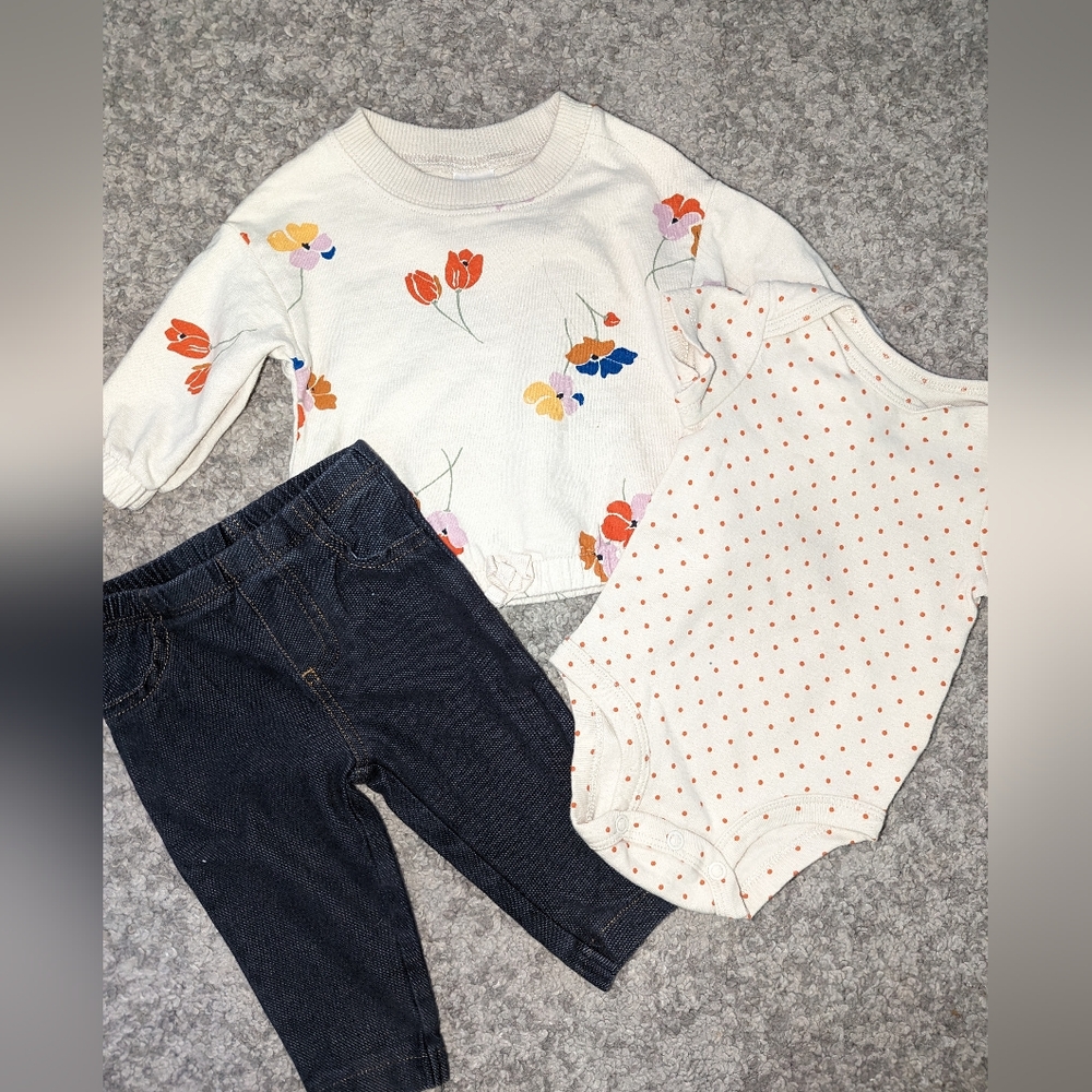 3 piece set from Carter's. Baby girls size 3 months.